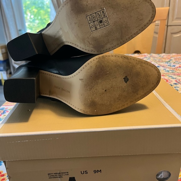 Michael Kors “Britt Bootie”. Size 9 Like new - Picture 3 of 7